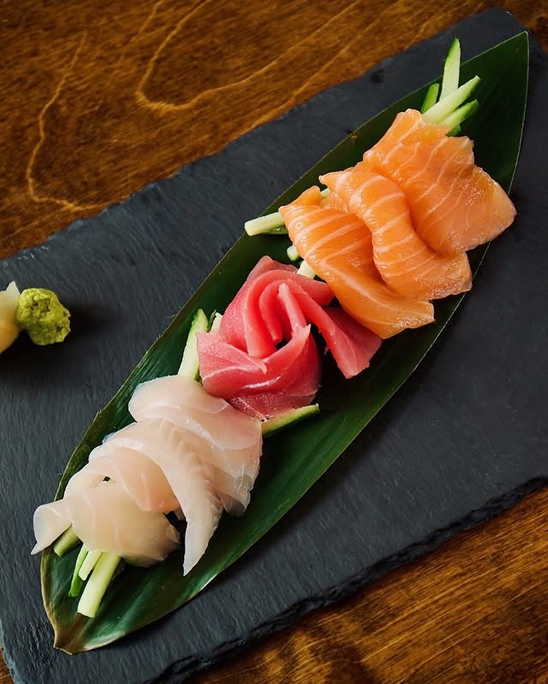 When you order the Sashimi App, you get three sashimi pieces of each: Tuna, Salmon & Red Snapper 🐠
Order at any of our Kōna locations:
📍 Walkerville - 1801 Wyandotte Street E.
📞 (519) 997-4638
📍 LaSalle - 5965 Malden Rd.
📞 (519) 969-9696
📍 Lakeshore - 1224 County Rd. 22
📞 (519) 727-3333
📍 Tecumseh - 11977 Tecumseh Rd E.
📞 (519) 735-8333
#sushi #konasushi #yqg #windsoron #allyoucaneatsushi #windsorsushi #yqgsushi