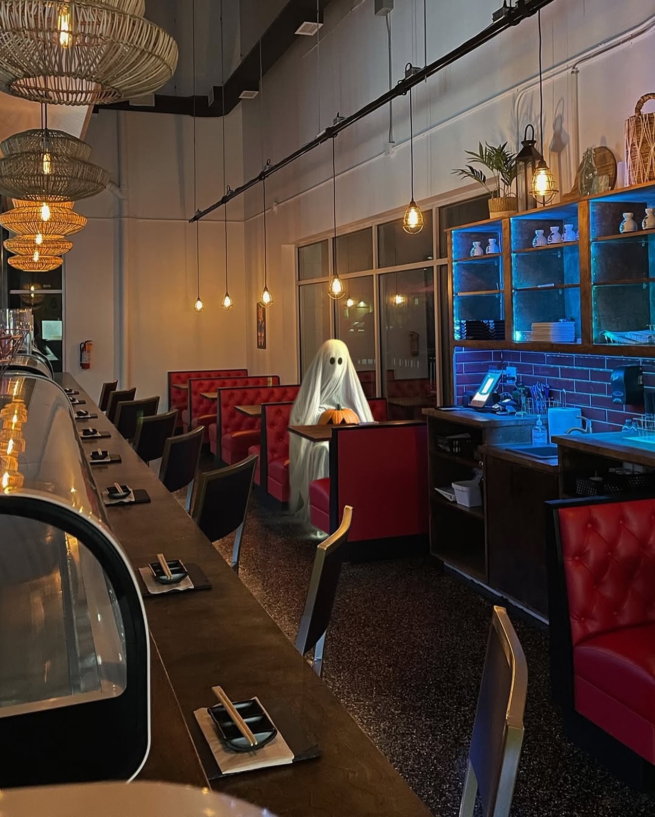 Our guest said KōNA sushi is to die for (literally) 👻🍣
Come grab a roll before they disappear: 
📍Walkerville - 1801 Wyandotte Street E.
📞 (519) 997-4638
📍LaSalle - 5965 Malden Rd.
📞 (519) 969-9696
📍Lakeshore - 1224 County Rd. 22
📞 (519) 727-3333
📍Tecumseh - 11977 Tecumseh Rd E.
📞 (519) 735-8333
_______
#yqg #halloween #halloweensushi #sushi #sushirestaurant #restaurant #allyoucaneatsushi #windsorontario #tecumsehontario #lakeshoreontario #lasalleontario #sushilovers